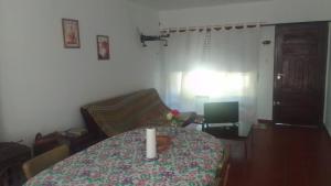 a room with a table and a television in it at Okin 9 cristina in Costa del Este