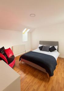 Postel nebo postele na pokoji v ubytování Modern 3-Bed Townhouse Manchester City Centre Free Parking