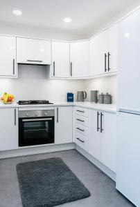 Kuchyň nebo kuchyňský kout v ubytování Modern 3-Bed Townhouse Manchester City Centre Free Parking