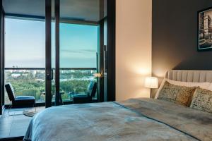 Ένα ή περισσότερα κρεβάτια σε δωμάτιο στο Horizon King-bed Lux Apt Free Parking