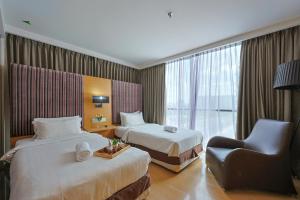 Postel nebo postele na pokoji v ubytování Empire Suites Subang by Aplus