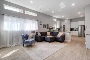 Køkken eller tekøkken på Modern Adorable Arboretum bungalow