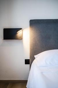 a bedroom with a bed and a light on a wall at RUBIERA Residence House 