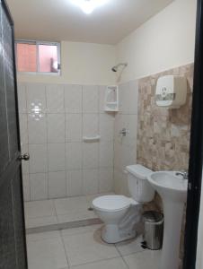 Ένα μπάνιο στο Hospedaje El Obraje +17 φωτογραφίες