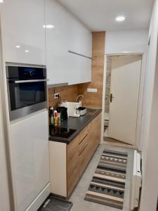 Η κουζίνα ή μικρή κουζίνα στο Sarajevo Downtown Post Office View