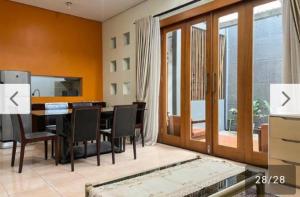 Χώρος καθιστικού στο Newly Large Villa 3BR Dago Bandung by 2ndHome