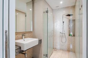 Ένα μπάνιο στο Luxury Living Hostel +13 φωτογραφίες