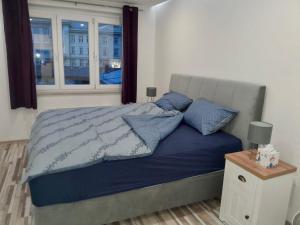 Ένα ή περισσότερα κρεβάτια σε δωμάτιο στο Sarajevo Downtown Post Office View