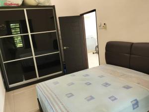 a bedroom with a bed and a large mirror at Adeline's Homestay Balik Pulau in Balik Pulau