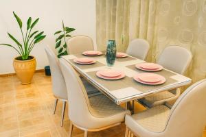 a dining room with a table and chairs at Chalet Asmoun in Imouzzer du Kandar