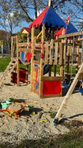 Gallery image of Badash Tiny Village in Polovragi