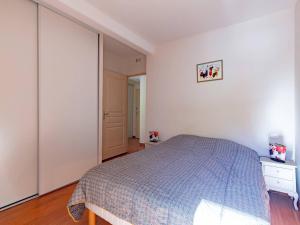 Postel nebo postele na pokoji v ubytování Appartement au pied des pistes pour 6 personnes - FR-1-695-90