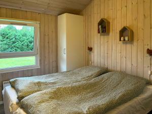 Giường trong phòng chung tại Holiday Home By Beach And Forest Near Hals