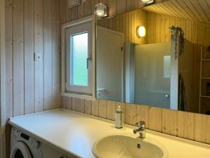 Phòng tắm tại Holiday Home By Beach And Forest Near Hals