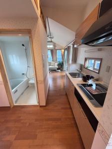 Η κουζίνα ή μικρή κουζίνα στο ペンションハートウォーマー