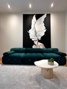 Гостиная зона в 4 BEDS Private Patio Central Modern Stay