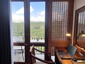 Γενική θέα στο βουνό ή θέα στο βουνό από  αυτό το δωμάτιο σε οικογενειακή κατοικία +18 φωτογραφίες