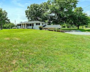 Zahrada ubytování Paradise Found with Pool and Hot Tub