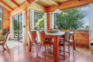 Balkón nebo terasa v ubytování Hosts on the Coast Orchard Views + 29 fotografií