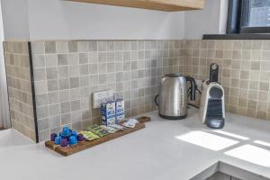 Kuchyň nebo kuchyňský kout v ubytování Family Retreat with Balcony and Courtyard + 29 fotografií