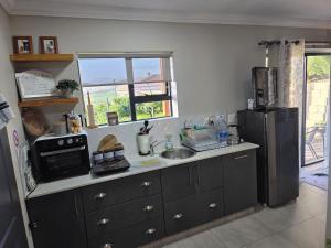 a kitchen with a black refrigerator and a sink at Immer lacht in Reebok