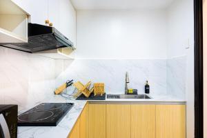 Kuchyň nebo kuchyňský kout v ubytování Ephram House - A-Frame Cabin Staycation with Pool, Games & BBQ For Up To 20 Guests + 40 fotografií