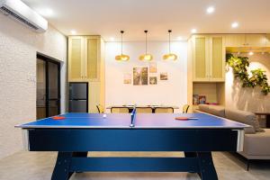 Stolní tenis v ubytování Ephram House - A-Frame Cabin Staycation with Pool, Games & BBQ For Up To 20 Guests nebo okolí