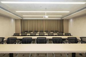 a conference room with a large table and chairs at Atour Hotel Huzhou Changxing Changhai Road in Changxing