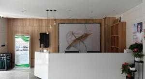 a room with a large white counter with a picture at GreenTree Inn Hebei Cangzhou Huangye Development Zone in Huanghua