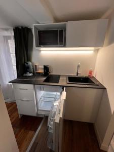 Kuchyň nebo kuchyňský kout v ubytování L'absinthe au coeur de Metz