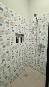 Ένα μπάνιο στο Banana Room Near to Kuta Legian Beach +13 φωτογραφίες