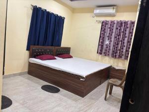 a small bedroom with a bed and a window at Collection O Asian Highway Near Agrasen Hospital Siliguri Formerly Ashiyana Homestay in Binnāguri