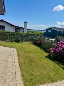 Galeriebild der Unterkunft Cozy Cottage With A View Of Kerteminde Fjord in Munkebo