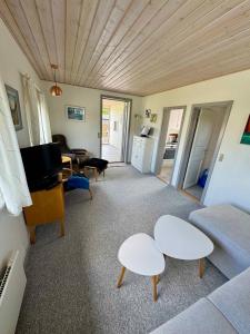 Posezení v ubytování Cozy Cottage With A View Of Kerteminde Fjord