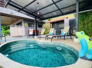 a swimming pool with a turtle on a patio at Villa Del Mar 3 Spectacular ocean view in Savegre
