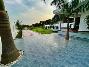 Πισίνα στο ή κοντά στο Sandhika Retreat