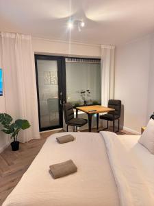Ένα ή περισσότερα κρεβάτια σε δωμάτιο στο Cozy Apartment Beethoven mit Balkon