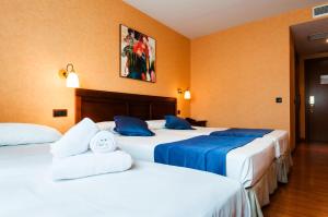 Łóżko lub łóżka w pokoju w obiekcie Hotel Las Provincias