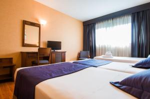 Łóżko lub łóżka w pokoju w obiekcie Hotel Las Provincias