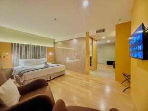 TV a/nebo společenská místnost v ubytování NuEmpire Subang Suite - Empire Hotel