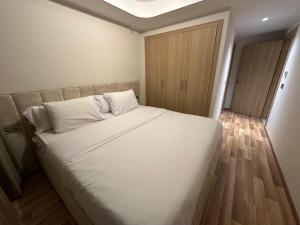 Postel nebo postele na pokoji v ubytování Hilton Tanger View Tower