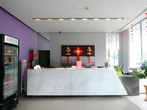a lobby with a large counter in a store at Jinjiang Inn Zhoushan Putuo Shenjiamen in Xi'ao