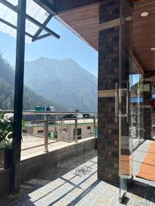 Nespecifikovaný výhled na hory nebo výhled na hory při pohledu z penzionu