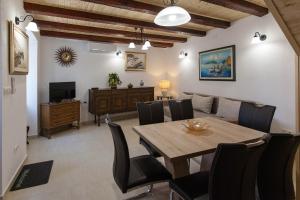 TV a/nebo společenská místnost v ubytování Holiday Home NiKa