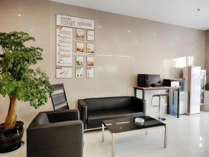 Kuchyň nebo kuchyňský kout v ubytování GreenTree Alliance Suzhou Zhangjiagang Nanfeng Town Hotel