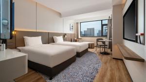 a hotel room with two beds and a window at Holiday Inn Express Putian City Center in Putian +63 photos