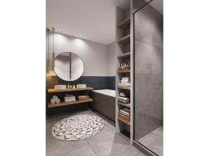 une salle de bain avec un miroir, une baignoire et un tapis dans l'établissement Modern villa in De Cocksdorp near the beach, à De Cocksdorp