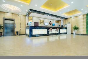 a large room with a lobby with a waiting area at GreenTree Inn Puyang Pushang Huanghe Road in Zhongyuanyoutian