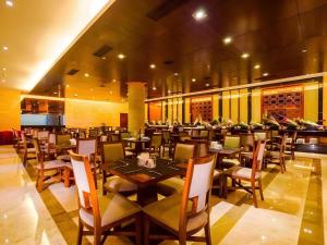 Restoran või mõni muu söögikoht majutusasutuses Hangzhou Xixi Nade Runzeyuan Hotel