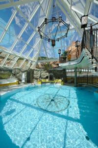 Der Swimmingpool an oder in der Nähe von VILA VITA Burghotel Dinklage